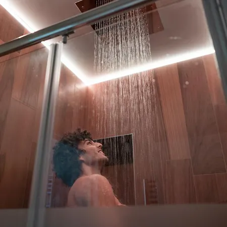 Nuances The Colosseum شقة